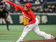 棒球巡回赛掀起高潮，南城旋风队绝杀陇右麒麟队，老将里程碑之夜——黑马成最大惊喜