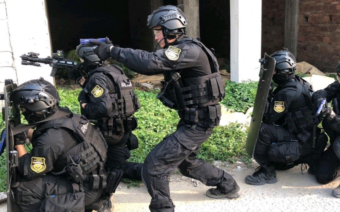 九游网页平台-摩托车赛半决赛，洞庭闪电队与三湘玄武队大胜，阵地战处理得当！边路成突破口的简单介绍